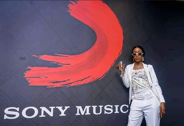 Vinka is now signed to Sony Music
