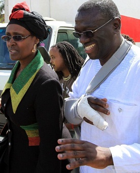 Dr. Besigye and wife at Jomo Kenyatta International Airport on 11.May.2011
